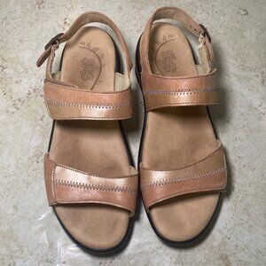 SAS Womens Tan Leather Sandals Adjustable Straps Black Sole Size 8N